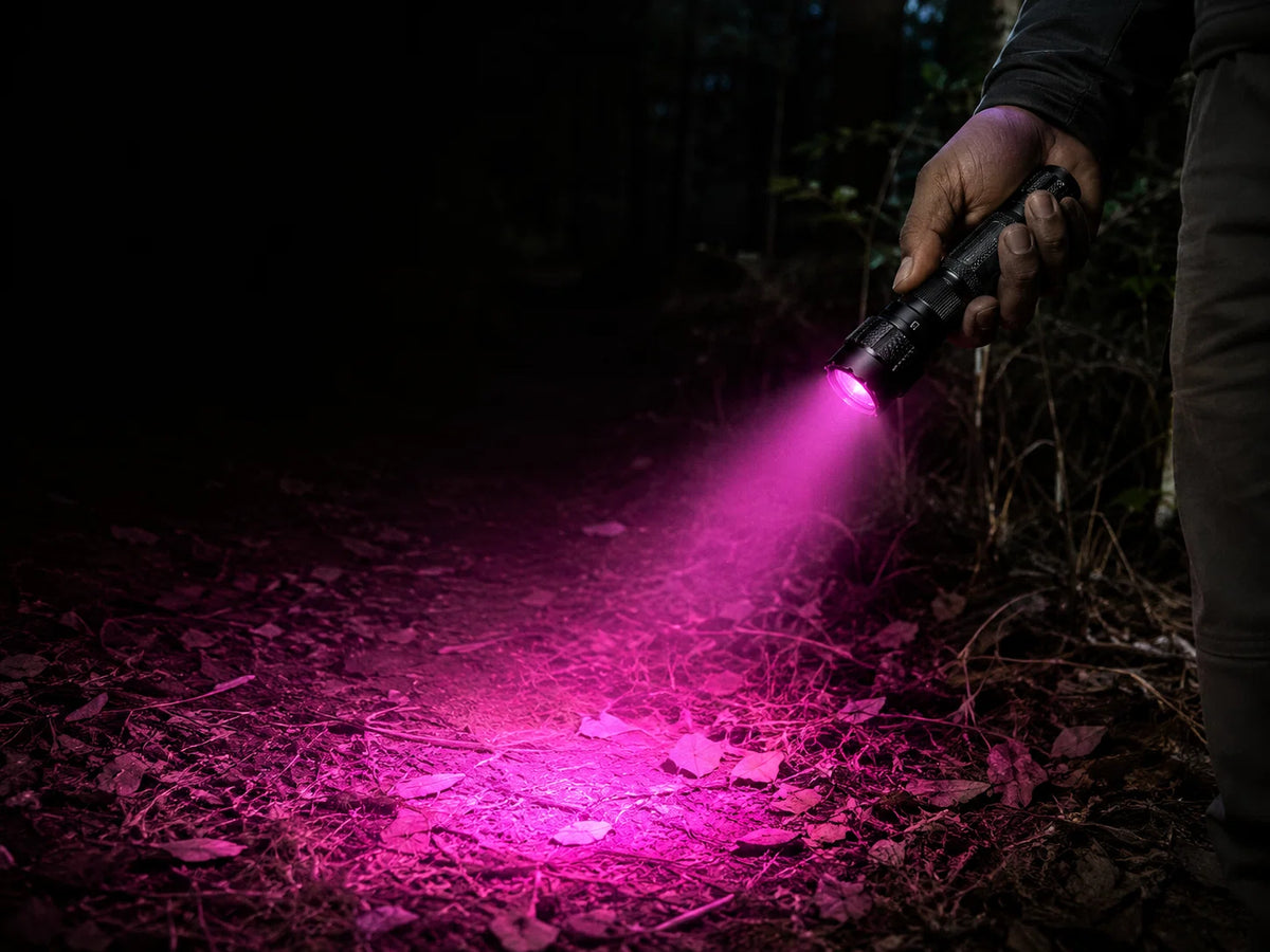 FIELDLUME TAC10-Pro Blood Tracking Light scanning leaf-covered forest ground with filtered illumination