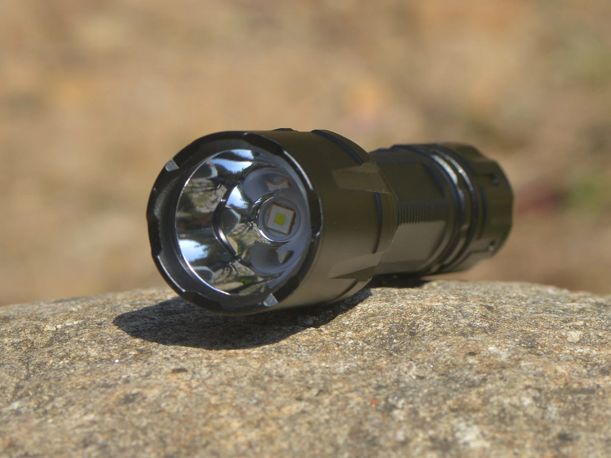 FIELDLUME TAC20 deep reflector and LED close-up