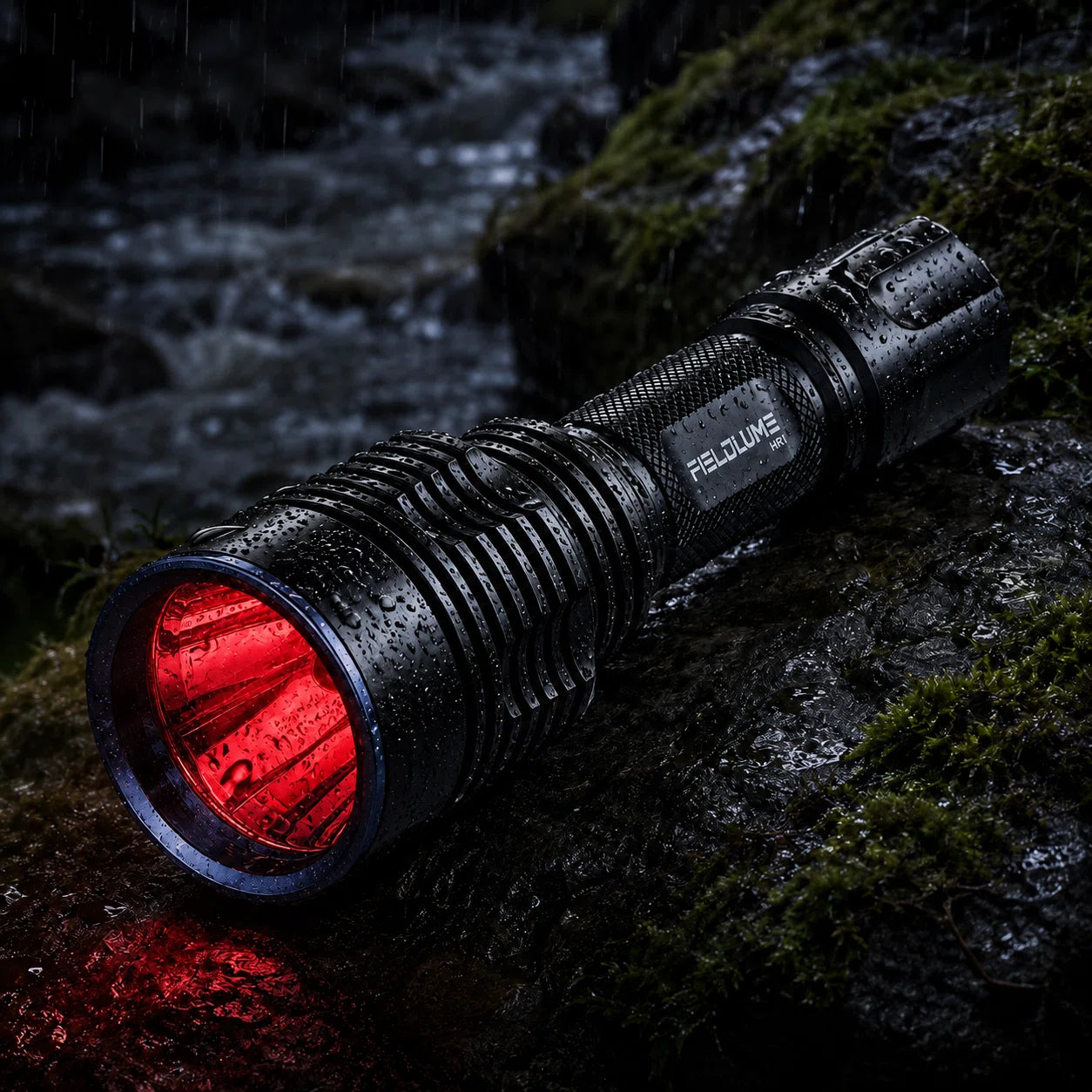 FIELDLUME HR1 IP65 red hunting light in wet outdoor conditions