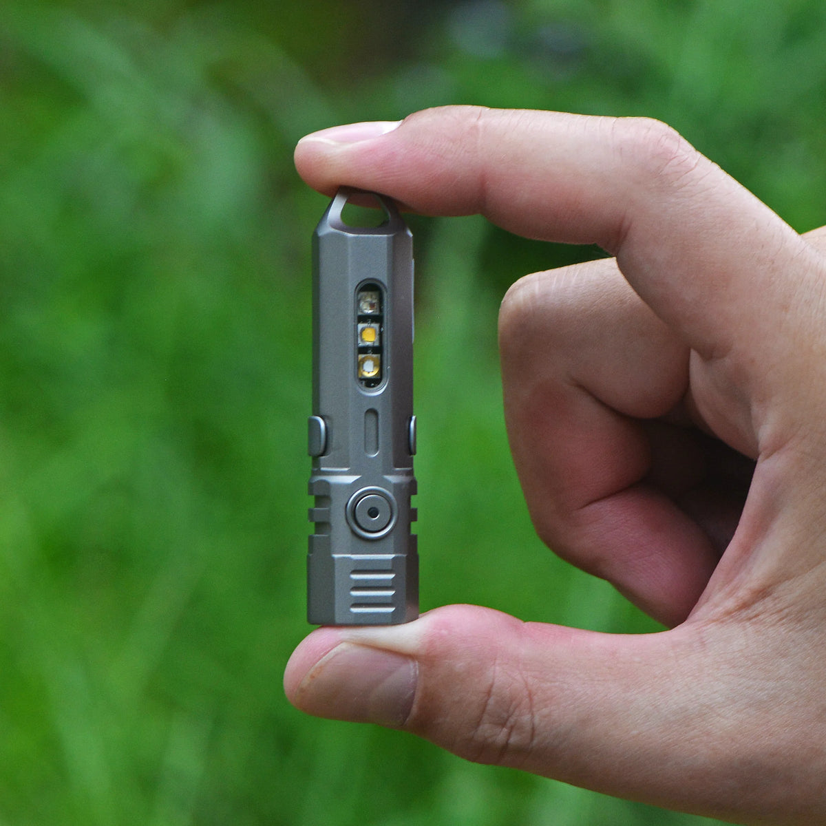FIELDLUME T4 titanium flashlight side profile with pocket clip