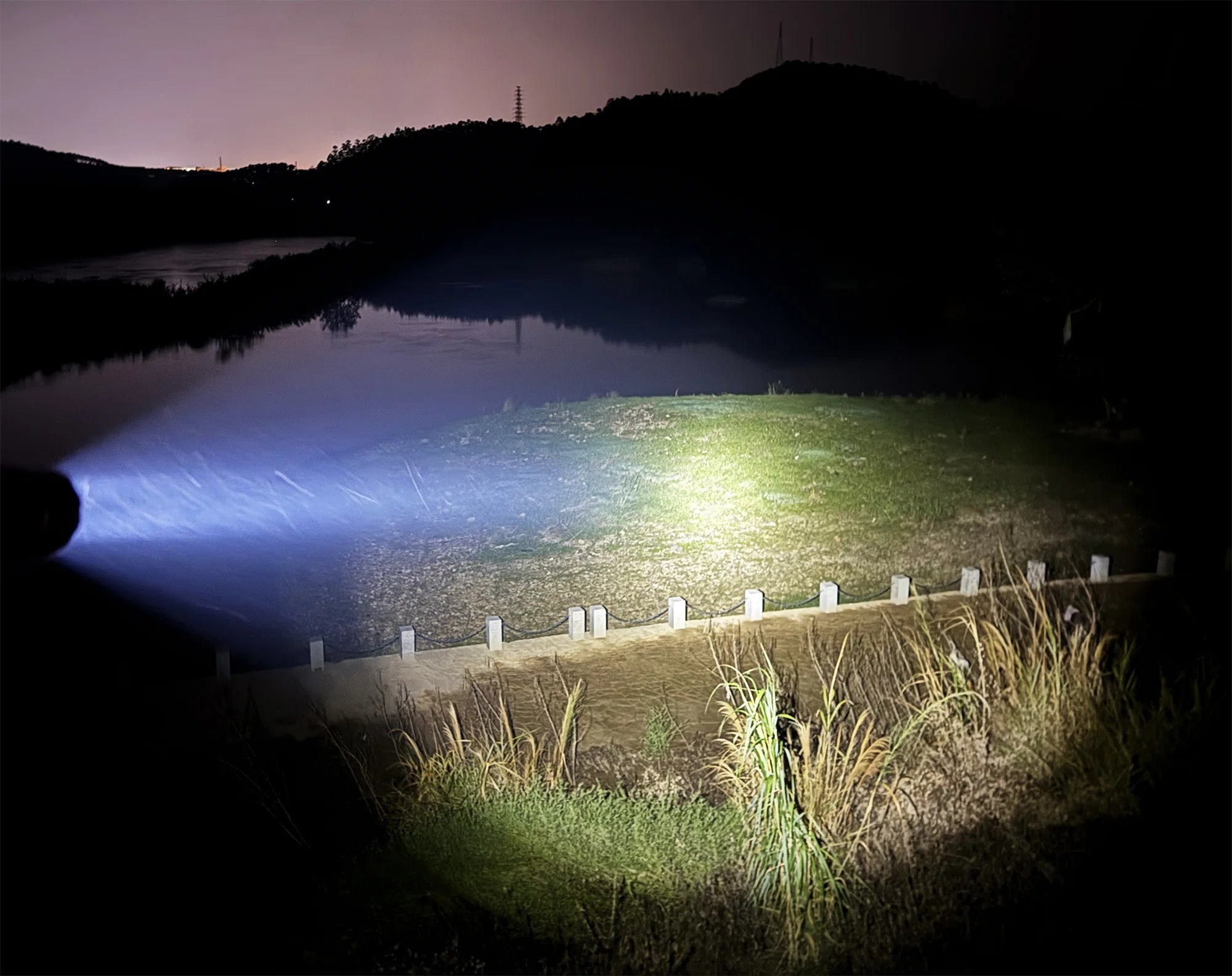 FIELDLUME TAC20 long-range beam illuminating open ground at night